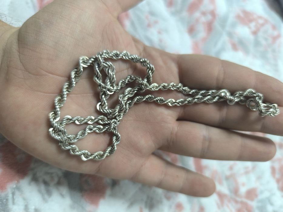 Продаю серебряную цепочку