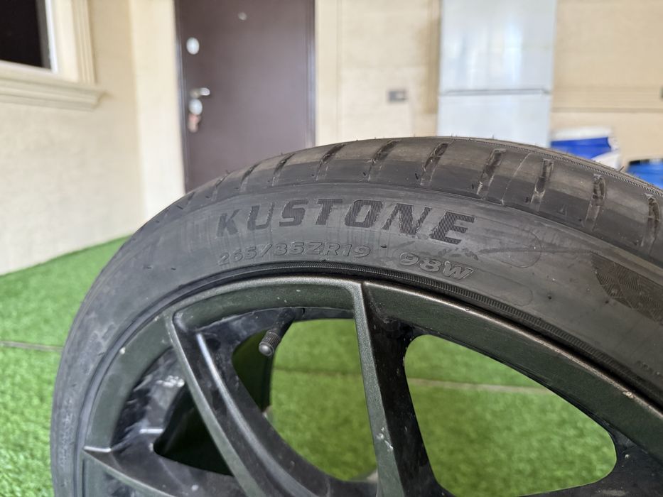 265/35/19 Шины летние новые