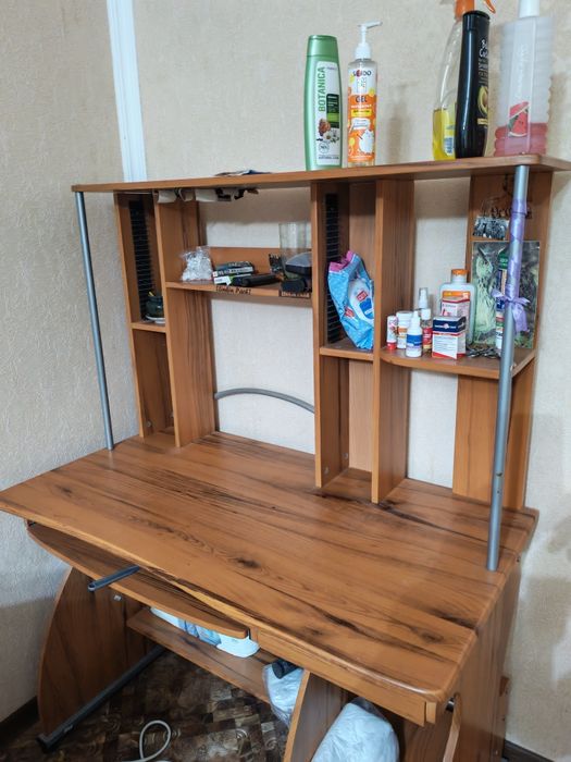 Продам стол компьютерный