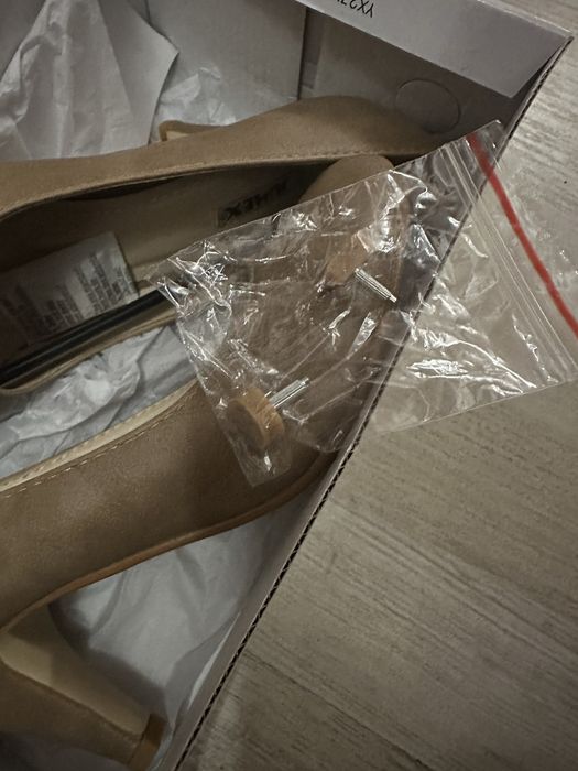 Обувки на нисък ток