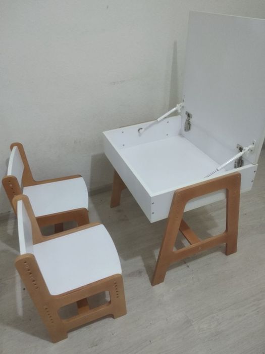 Продаётся игровой столик с двумя стульчики для детей