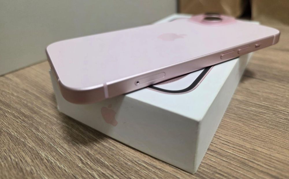 Iphone 15 100% Baterie ca Nou