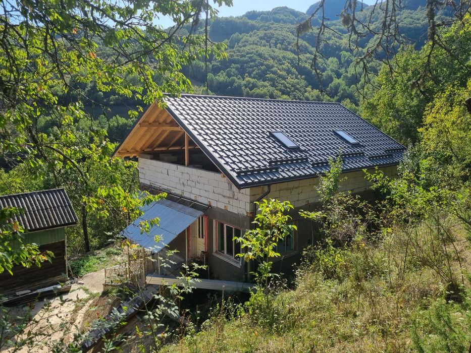 Casa de vânzare în muntii Apuseni