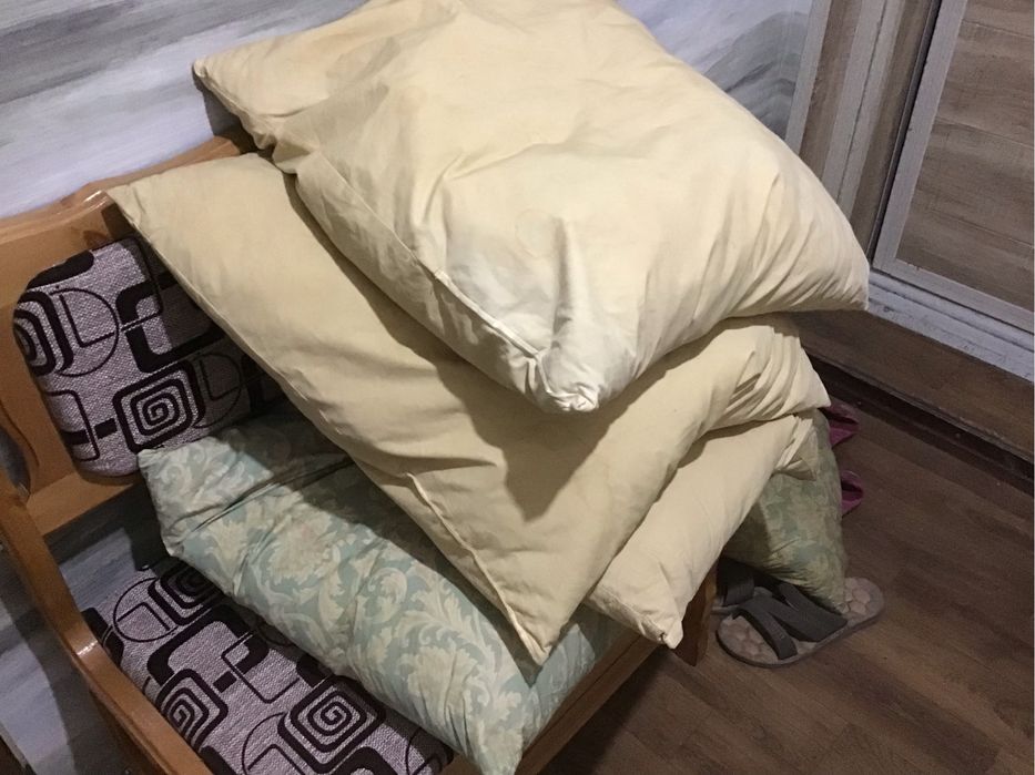 Отдам бесплатно подушки бу