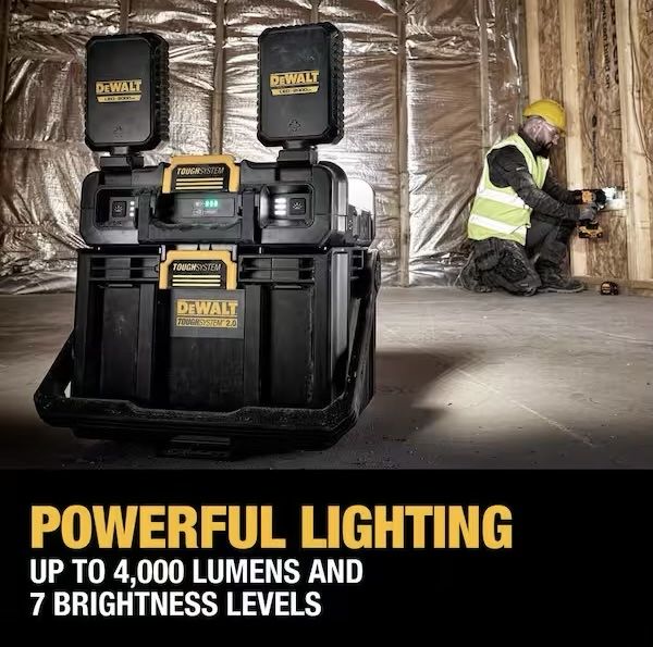 Акумулаторен фенер куфар DeWALT DWST08061-1  4000 lm, 18V/54V