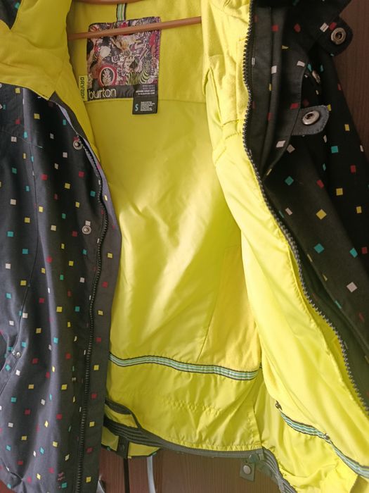 Продавам  зимно яке Burton S