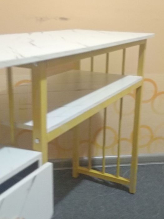 Стол для макияжа