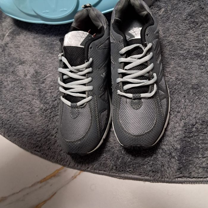 Adidași bărbat  noi cu eticheta 43 , 45 , 46