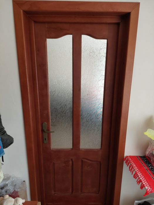 Vând ușa lemn masiv