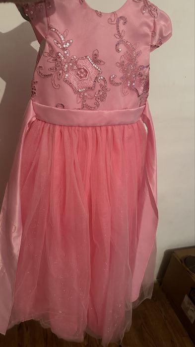 Продам платье нарядные