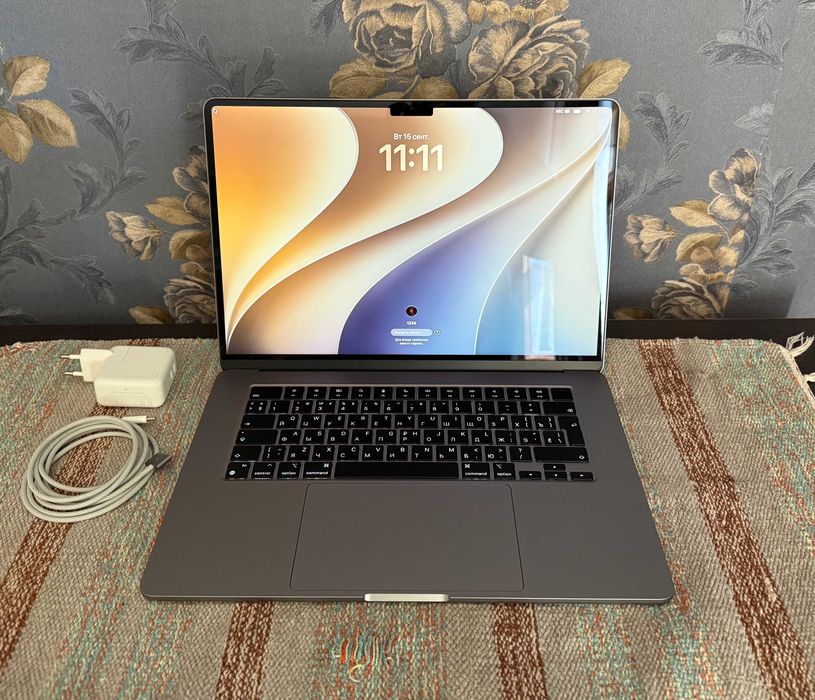 MacBook Air 15. M3. 8/256. 42 Цикла. 100% состояние аккума