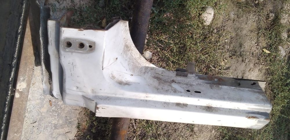 Продам порог левый Тойота Марк 2 Qwolis