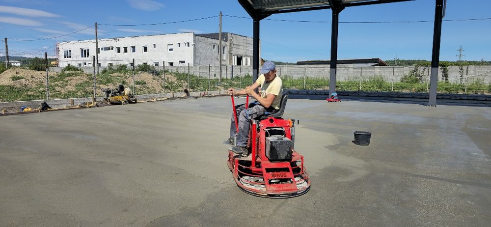Beton Elicopterizat cu Quart, Turnare Beton  finisat mecanic cu elicopter si Cuarț in curte, sapa elicopterizata  din beton, ciment sclivisit