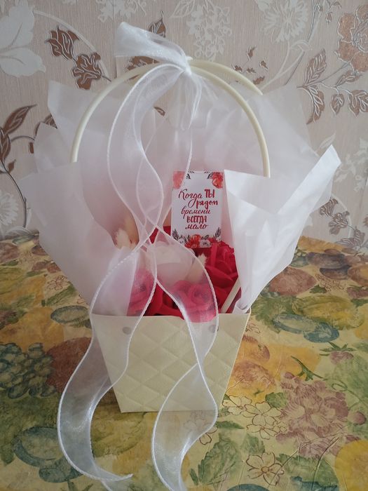 Продам шикарную корзину из мыльных роз!!!