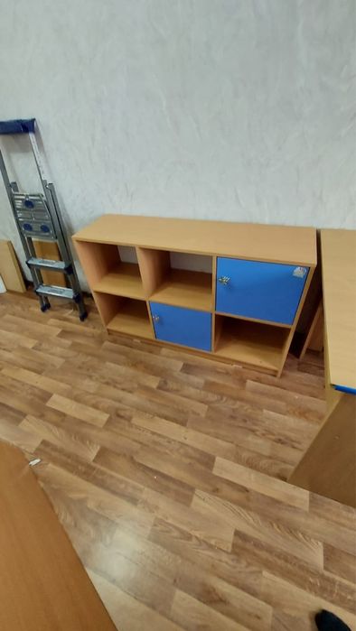 Стол письменный с полками