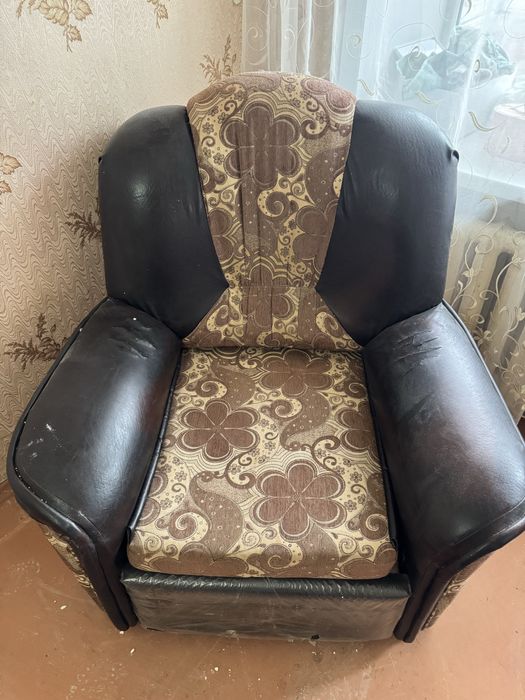 Продам Диван с креслом