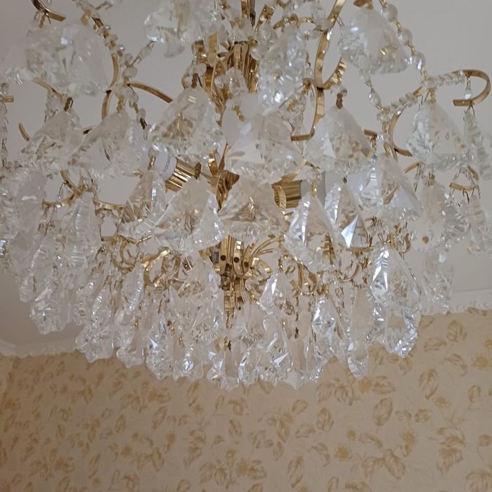 Люстра в хорошем состоянии