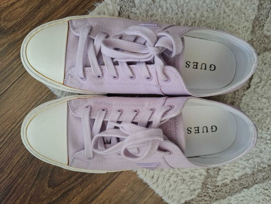 Кецове на марката Guess