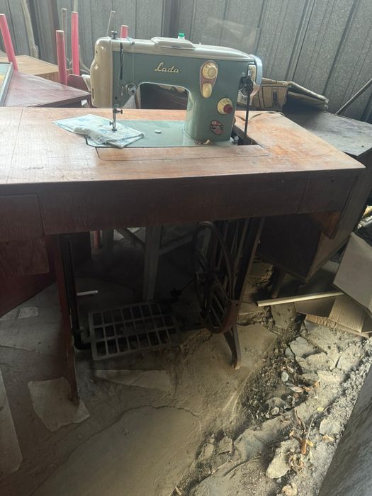 Продам швейная машинку Лада