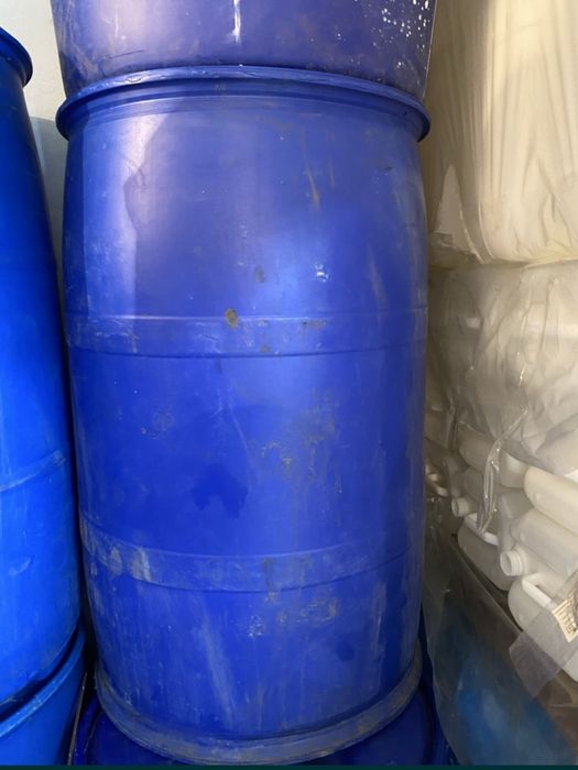 Столбы деревянные бочки пластиковые