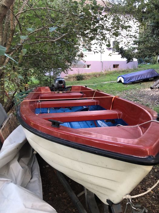Продавам лодка ял 4