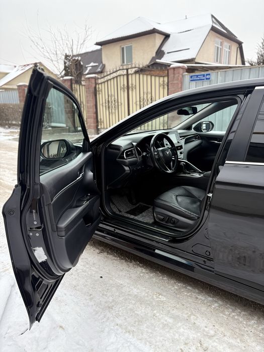 Toyota Camry 75 2021