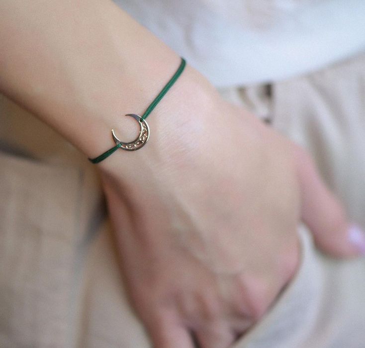 Красная золотая нить