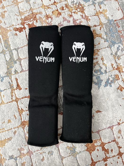 Футы веном черного цвета