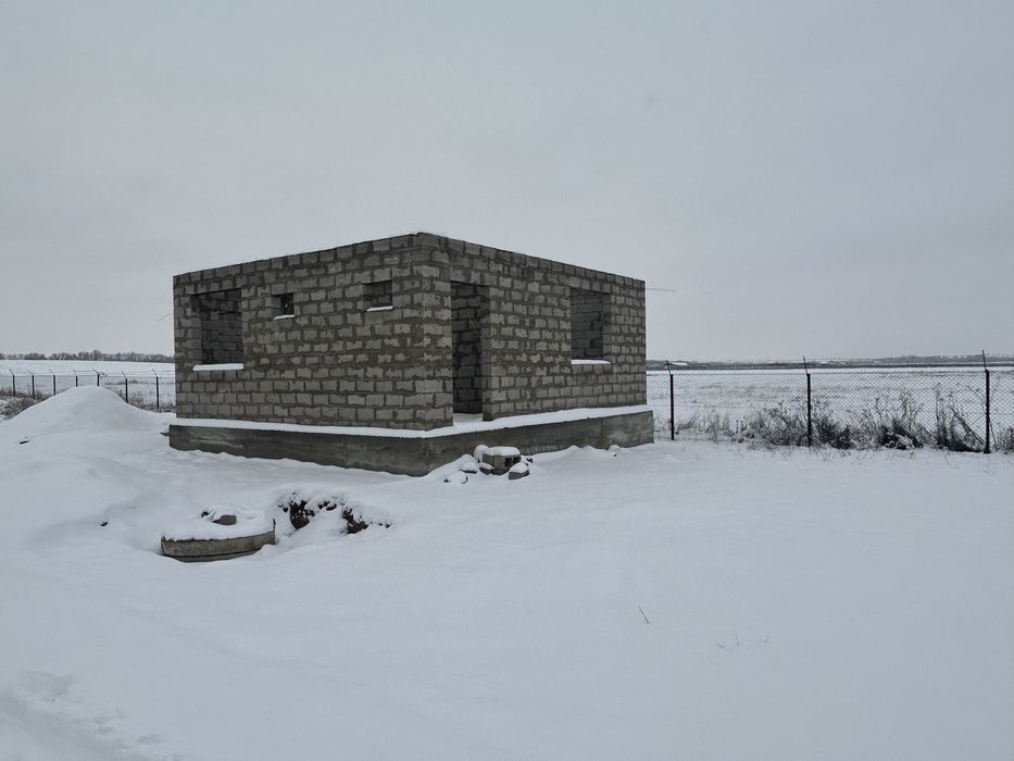 участок с не достроеным домом