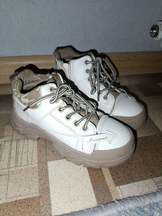 Продам осенние ботинки на девочку