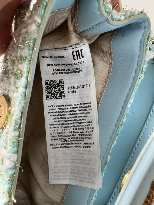 Guess Дамска чанта Danila Flap Bag