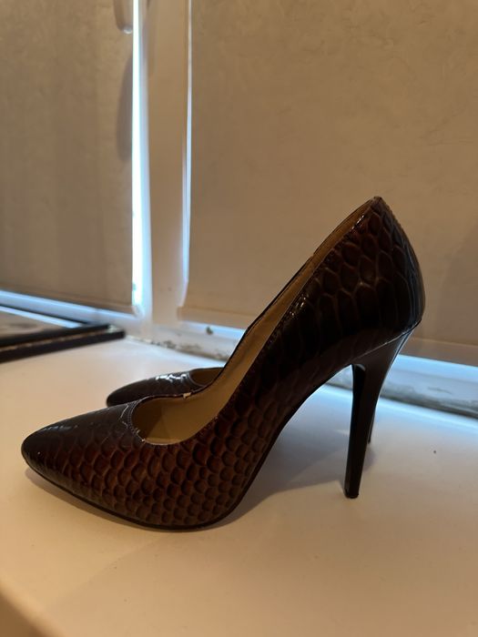 Продаю платье, и туфли 35 размера