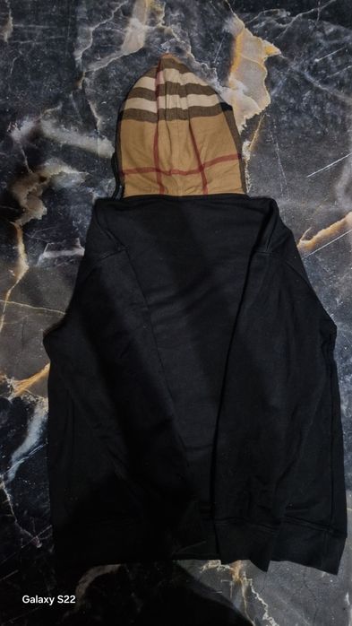 Hoodie burberry.