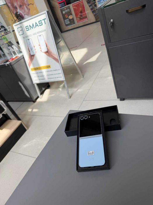 Samsung Zflip 6 | 256 GB | Posibilitate In Rate | Acceptam si Schimburi | Garantie 12 Luni | Livrare toata Tara .