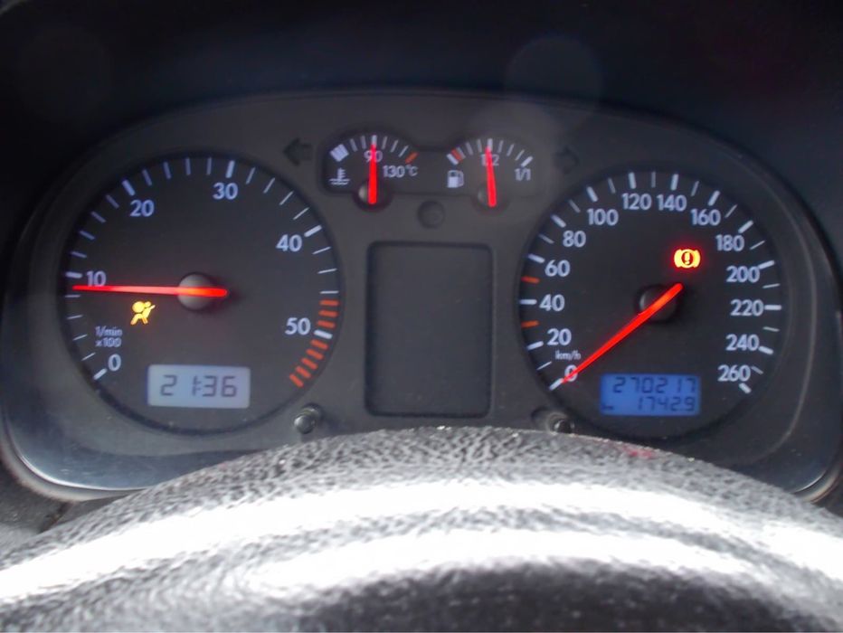 Volkswagen Golf4 2003 1.9tdi(AXR) 7000 de lei