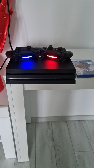 Consolă PS4 PRO întreținută