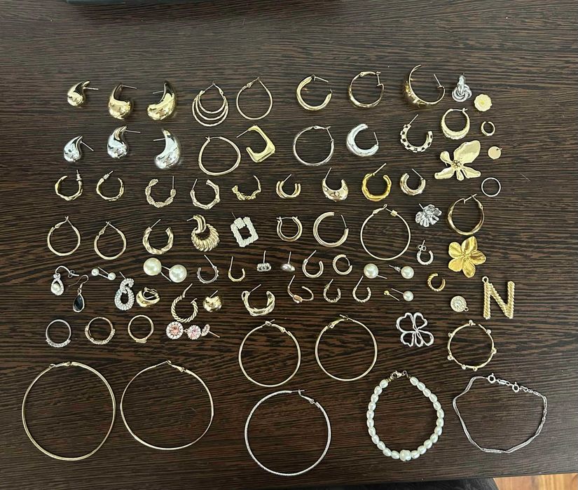 Lot accesorii argintii aurii inele cercei bratari