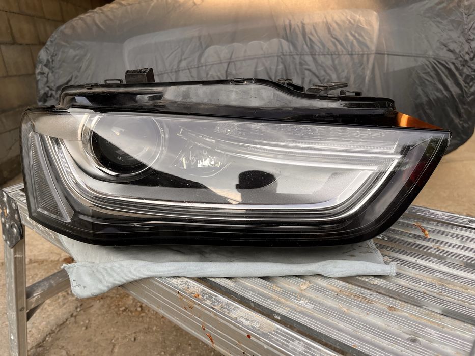 Audi A4 b8.5 FACELiFT OEM  Оригинален десен биксенон фар
