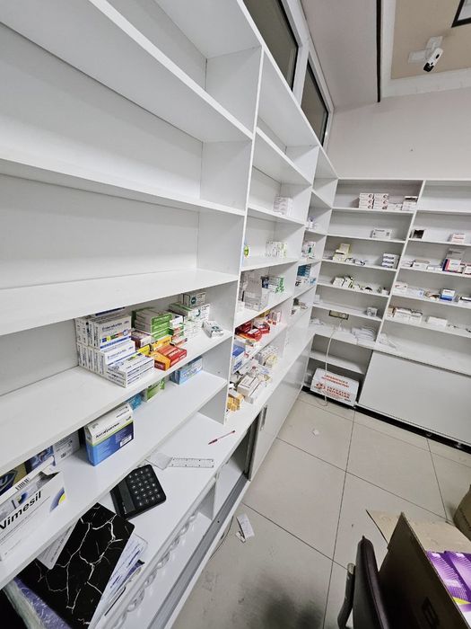 Продаётся прилавки для аптеки и магазинов