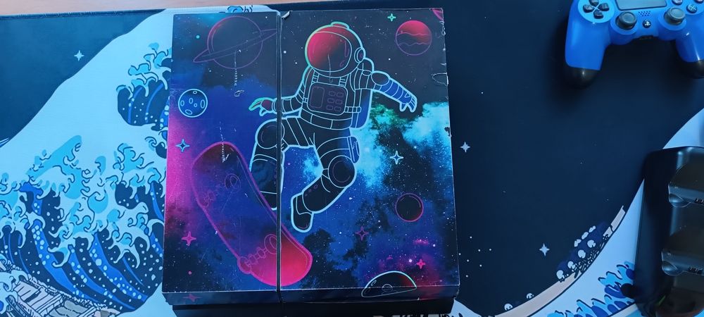 Продам PS4 в отличном состоянии!