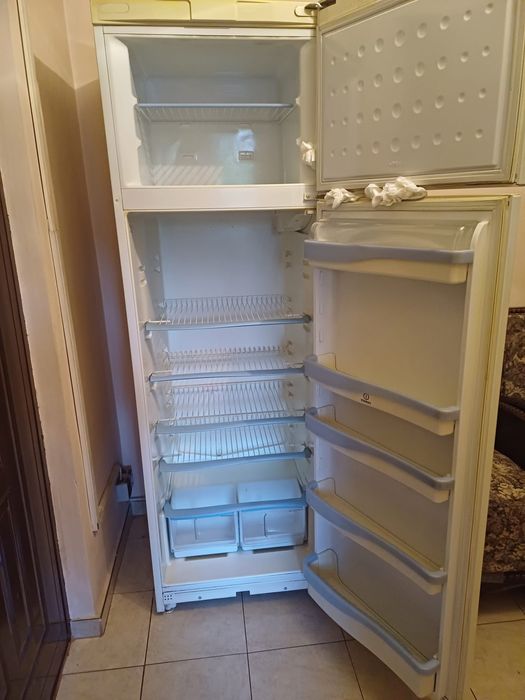 Frigider Indesit!