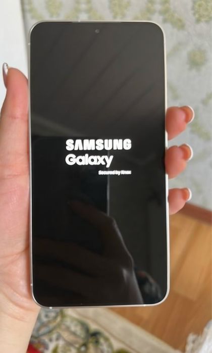 Продам оригинальный Samsung Galaxy S24