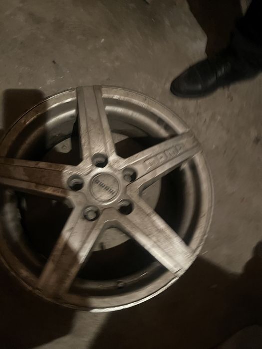 Продам резину на авто R16