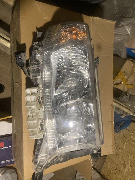 Продам фары на 200