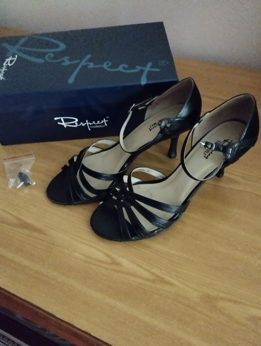 Продам женские босаножки