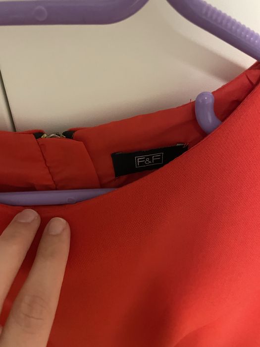 Къса червена рокля