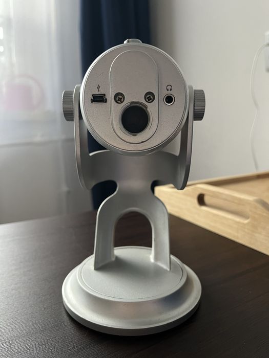 Микрофон Blue Yeti серебристый