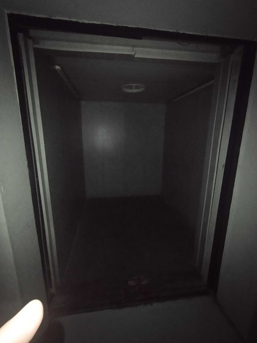 Продам срочно грузовой лифт 2т