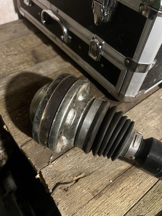 Полуоска предна дясна за WV  SEAT AUDİ