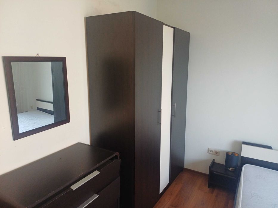 Продавам комплект за спалня: гардероб, легло комплект , нощни шкафчета